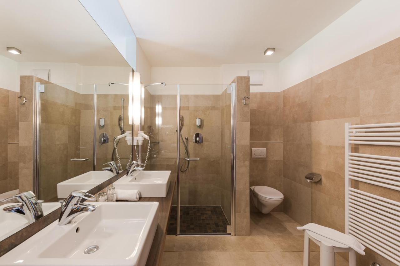 Hotel Mandelhof Appiano Sulla Strada Del Vino Ngoại thất bức ảnh