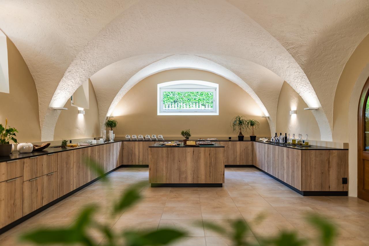 Hotel Mandelhof Appiano Sulla Strada Del Vino Ngoại thất bức ảnh